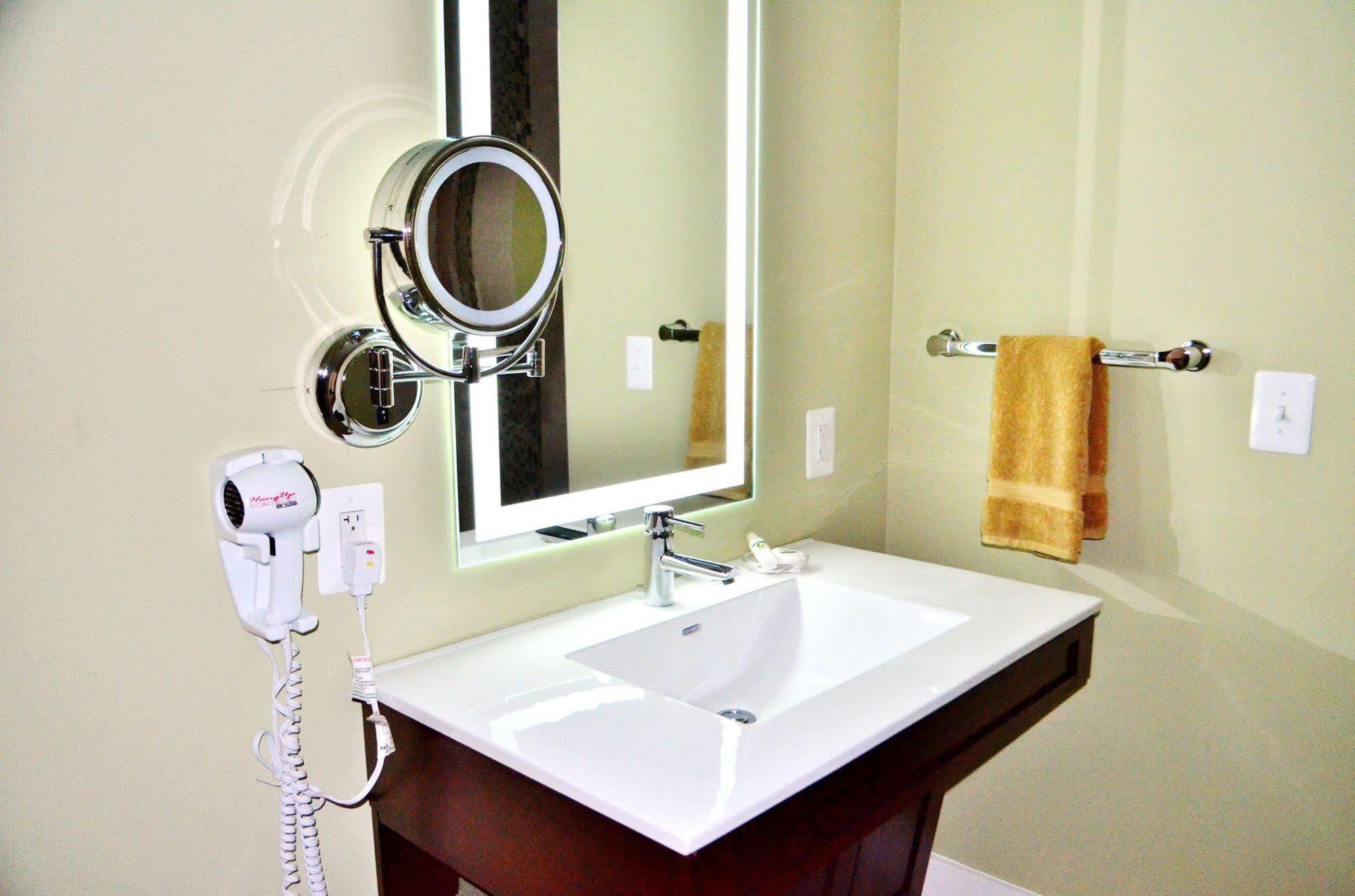 Culpeper Center Suites Екстериор снимка